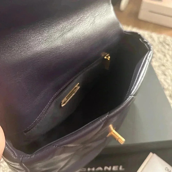 💕Chanel 19 SMALL💕 - Picture 10 of 14